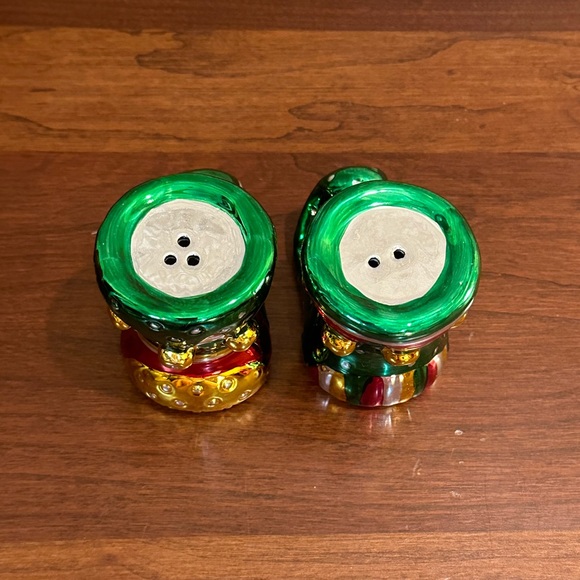 🎄🌟HP🌟VTG 2000s Christmas Elf Shoes Salt & Pepper Shakers by Boston Warehouse - Picture 6 of 8
